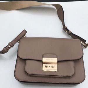 Micheal kors cross body purse